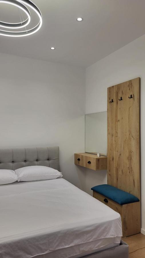 Karanxha'S Room Тирана Экстерьер фото